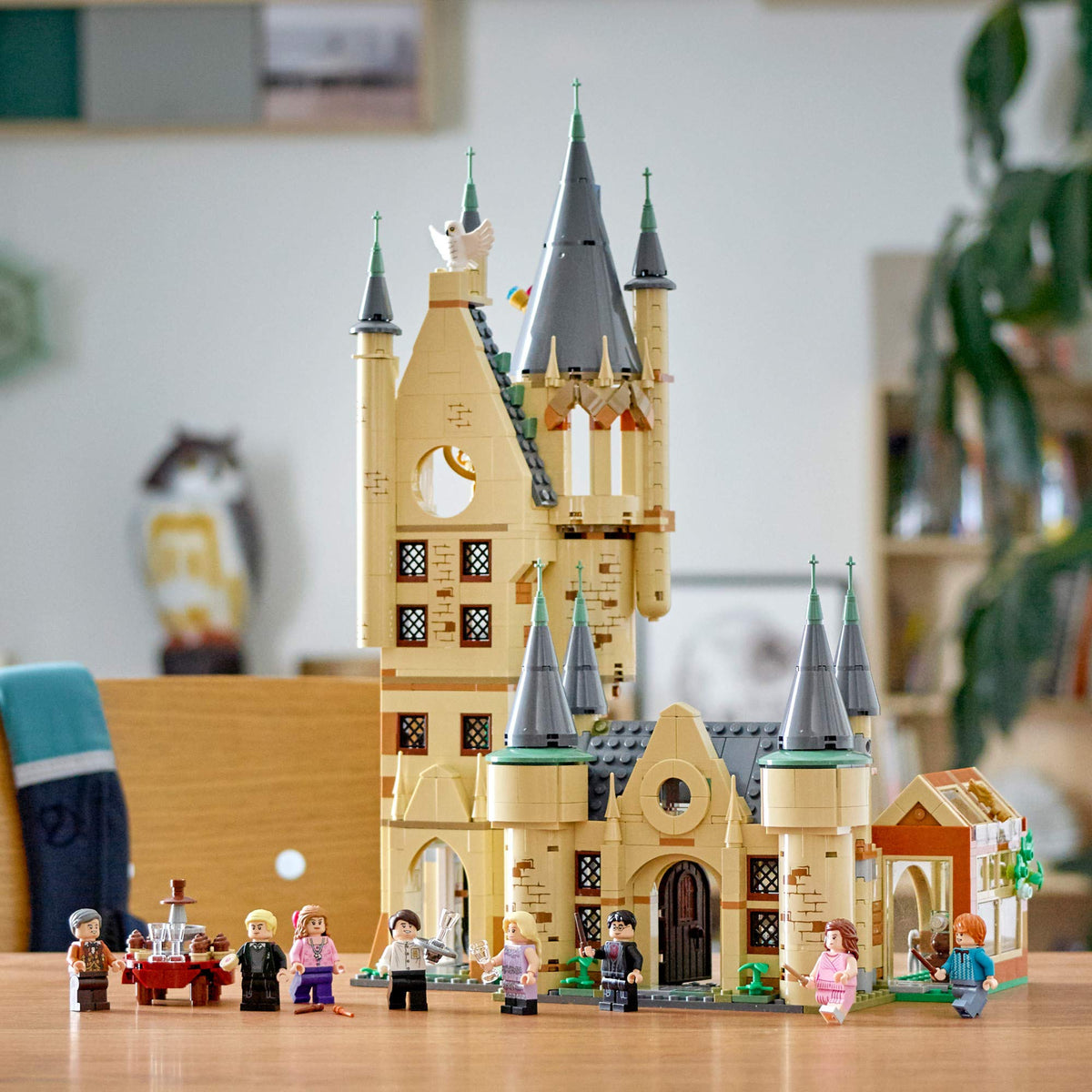 Castle Toy Playset with 8 Character Minifigures T90576